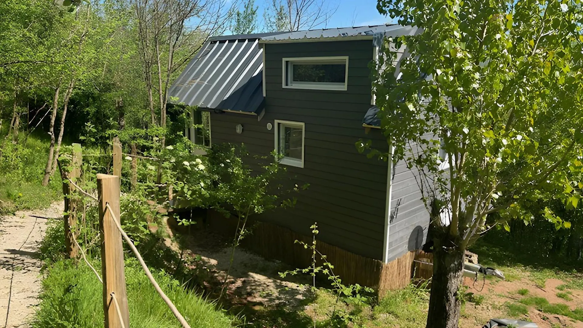Bessuejouls Tiny House Au Coeur De La Nature 0*,
